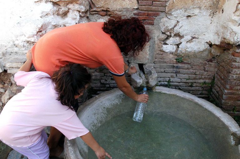 Θεσσαλονίκη: Θα μείνουν χωρίς νερό λόγω διαρροής σε αγωγό | Newsit.gr Θεσσαλονίκη: Θα μείνουν χωρίς νερό λόγω διαρροής σε αγωγό | Newsit.gr
