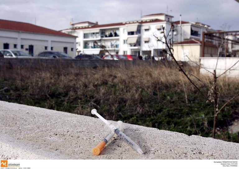Θεσσαλονίκη: Λήστεψαν ανήλικους με την απειλή σύριγγας! | Newsit.gr Θεσσαλονίκη: Λήστεψαν ανήλικους με την απειλή σύριγγας! | Newsit.gr
