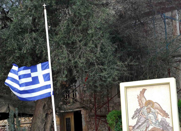 Πρέβεζα: Μεσίστιες οι σημαίες για τον θάνατο του μητροπολίτη | Newsit.gr Πρέβεζα: Μεσίστιες οι σημαίες για τον θάνατο του μητροπολίτη | Newsit.gr
