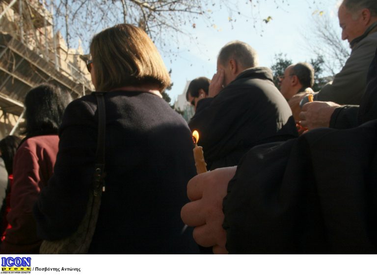 Αχαϊα: Άγριος καυγάς λίγο πριν την κηδεία του πατέρα τους! | Newsit.gr Αχαϊα: Άγριος καυγάς λίγο πριν την κηδεία του πατέρα τους! | Newsit.gr