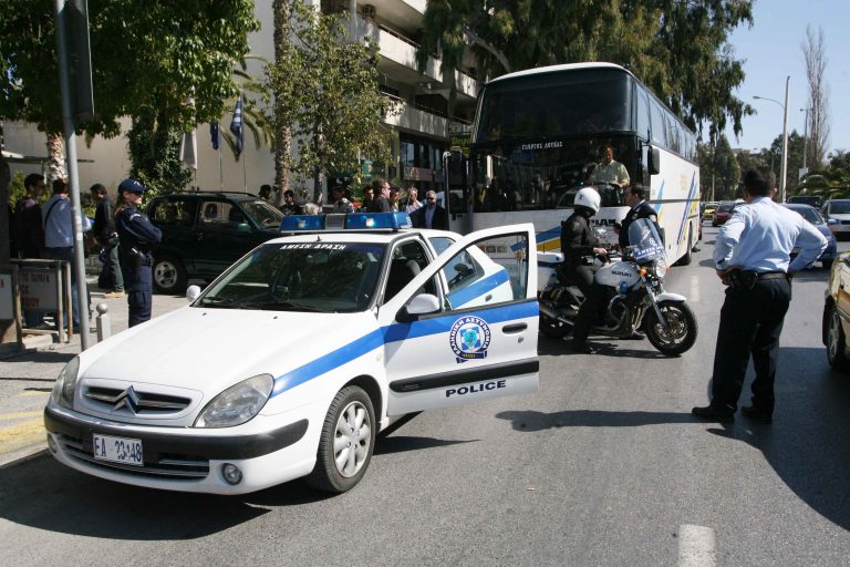 Ηράκλειο: »Γάζωσαν» τουριστικό λεωφορείο, κοντά σε αστυνομικό τμήμα! | Newsit.gr Ηράκλειο: »Γάζωσαν» τουριστικό λεωφορείο, κοντά σε αστυνομικό τμήμα! | Newsit.gr