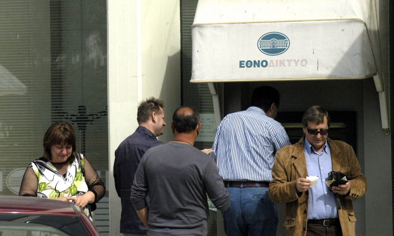 Φωκίδα: Το ζευγάρι στην ουρά κρατούσε σιδερογροθιά! | Newsit.gr Φωκίδα: Το ζευγάρι στην ουρά κρατούσε σιδερογροθιά! | Newsit.gr