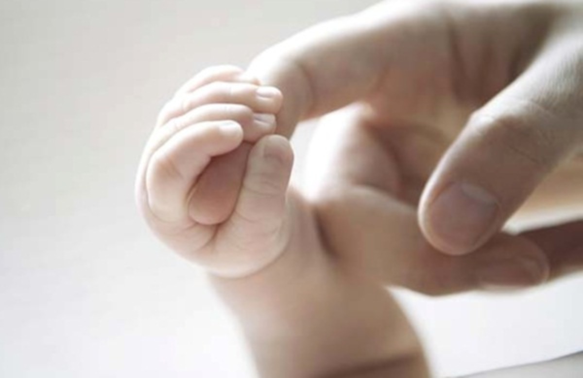 Ετοιμάζονταν να πουλήσουν βρέφος έναντι 10.000 ευρώ! | Newsit.gr Ετοιμάζονταν να πουλήσουν βρέφος έναντι 10.000 ευρώ! | Newsit.gr