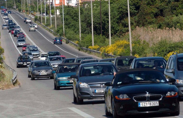 Θεσσαλονίκη: Αδειάζει η πόλη με ουρές και απίστευτη ταλαιπωρία! | Newsit.gr Θεσσαλονίκη: Αδειάζει η πόλη με ουρές και απίστευτη ταλαιπωρία! | Newsit.gr