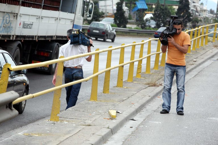 Πάτρα: Χαροπαλεύει νεαρός που παρασύρθηκε από αυτοκίνητο! | Newsit.gr Πάτρα: Χαροπαλεύει νεαρός που παρασύρθηκε από αυτοκίνητο! | Newsit.gr