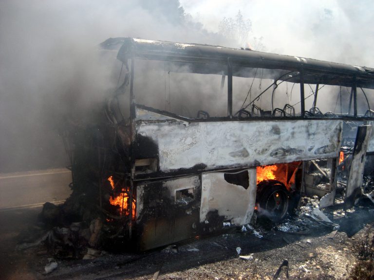Θεσσαλονίκη:Λεωφορείο τυλίχθηκε στις φλόγες – Έτρεχαν να σωθούν οι επιβάτες! | Newsit.gr Θεσσαλονίκη:Λεωφορείο τυλίχθηκε στις φλόγες – Έτρεχαν να σωθούν οι επιβάτες! | Newsit.gr