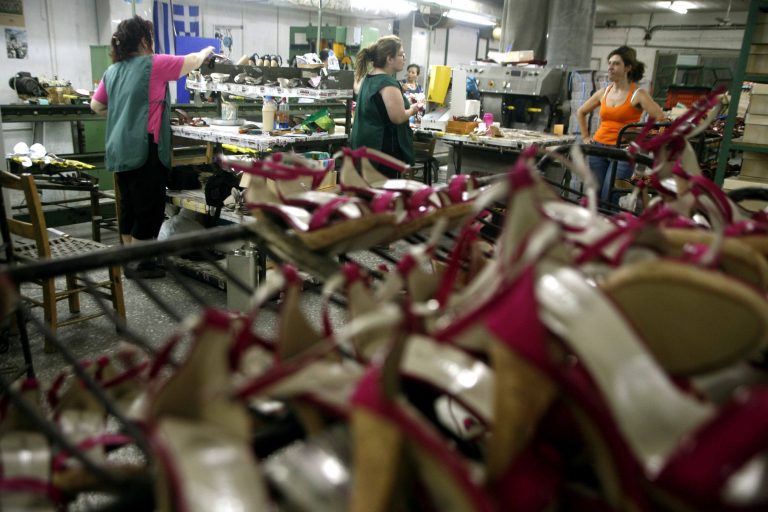 Εργασιακός μεσαίωνας – Η εγκύκλιος που τσεκουρώνει μισθούς – αποζημιώσεις – 586 ευρώ ο κατώτατος αλλά όχι για όλους | Newsit.gr Εργασιακός μεσαίωνας – Η εγκύκλιος που τσεκουρώνει μισθούς – αποζημιώσεις – 586 ευρώ ο κατώτατος αλλά όχι για όλους | Newsit.gr