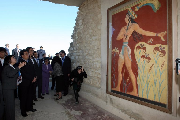 Ηράκλειο: Γιατί πήγε στον αρχαιολογικό χώρο της Κνωσού ένας Ιρακινός; | Newsit.gr Ηράκλειο: Γιατί πήγε στον αρχαιολογικό χώρο της Κνωσού ένας Ιρακινός; | Newsit.gr