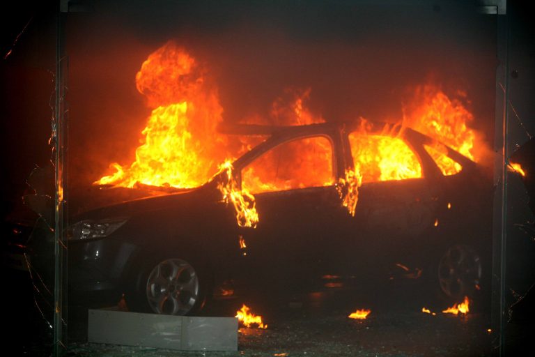 Ηράκλειο: Αυτοκίνητα τυλίχτηκαν στις φλόγες | Newsit.gr Ηράκλειο: Αυτοκίνητα τυλίχτηκαν στις φλόγες | Newsit.gr