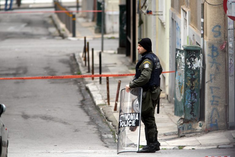 «Γάζωσαν» δύο σπίτια με Καλάσνικοφ! | Newsit.gr «Γάζωσαν» δύο σπίτια με Καλάσνικοφ! | Newsit.gr