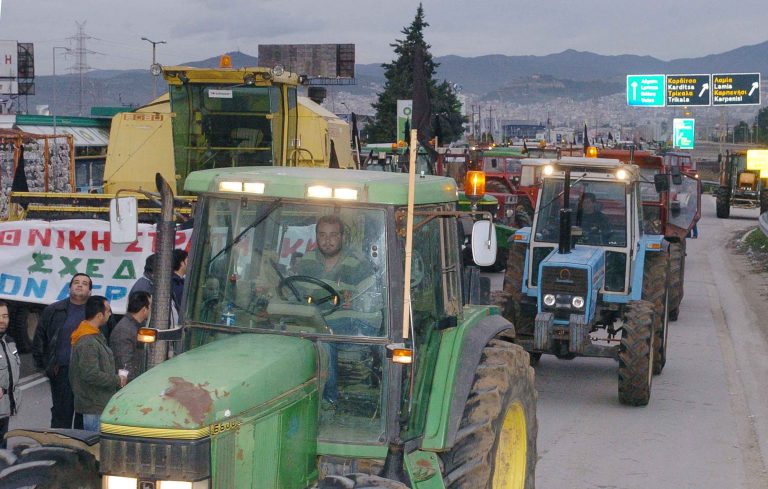 Τρίκαλα: Κατέβηκαν με τα τρακτέρ στους δρόμους! | Newsit.gr Τρίκαλα: Κατέβηκαν με τα τρακτέρ στους δρόμους! | Newsit.gr