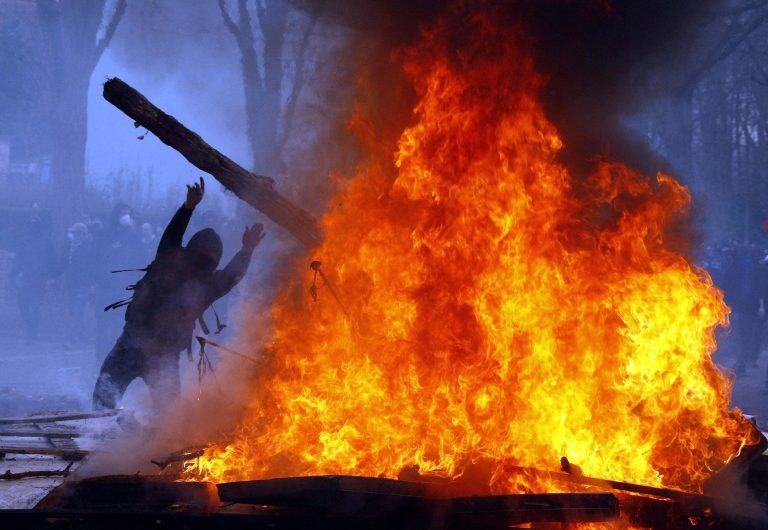 Θεσσαλονίκη: Καταδικάστηκαν για τα επεισόδια της συνόδου κορυφής του 2003 | Newsit.gr Θεσσαλονίκη: Καταδικάστηκαν για τα επεισόδια της συνόδου κορυφής του 2003 | Newsit.gr