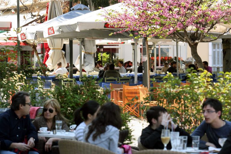 Αχαϊα: Πανικός σε καφετερια – Έριχνε χαστούκια σε 5χρονα παιδάκια! | Newsit.gr Αχαϊα: Πανικός σε καφετερια – Έριχνε χαστούκια σε 5χρονα παιδάκια! | Newsit.gr