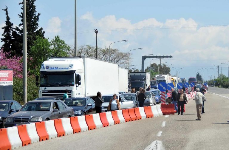 Πάτρα: Νταλίκα παρέσυρε και τραυμάτισε μετανάστη – Δείτε το βίντεο | Newsit.gr Πάτρα: Νταλίκα παρέσυρε και τραυμάτισε μετανάστη – Δείτε το βίντεο | Newsit.gr
