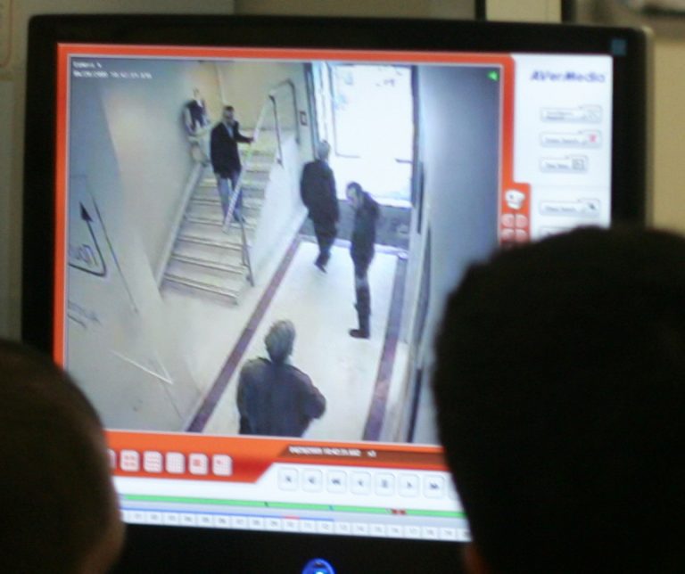 Ηράκλειο: Οι κάμερες ασφαλείας, ρίχνουν φως στους ληστές της ταχυδρόμου! | Newsit.gr Ηράκλειο: Οι κάμερες ασφαλείας, ρίχνουν φως στους ληστές της ταχυδρόμου! | Newsit.gr