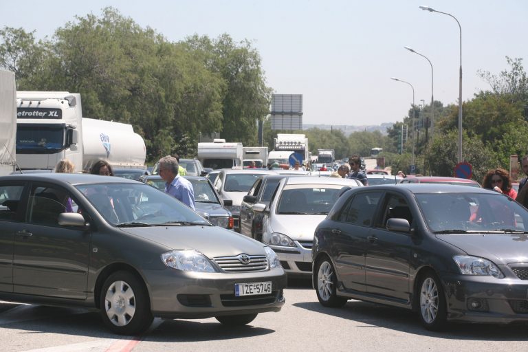 Θεσσαλονίκη: Αυξημένη η κίνηση στην Ε.Ο. – Ουρές στα διόδια! | Newsit.gr Θεσσαλονίκη: Αυξημένη η κίνηση στην Ε.Ο. – Ουρές στα διόδια! | Newsit.gr