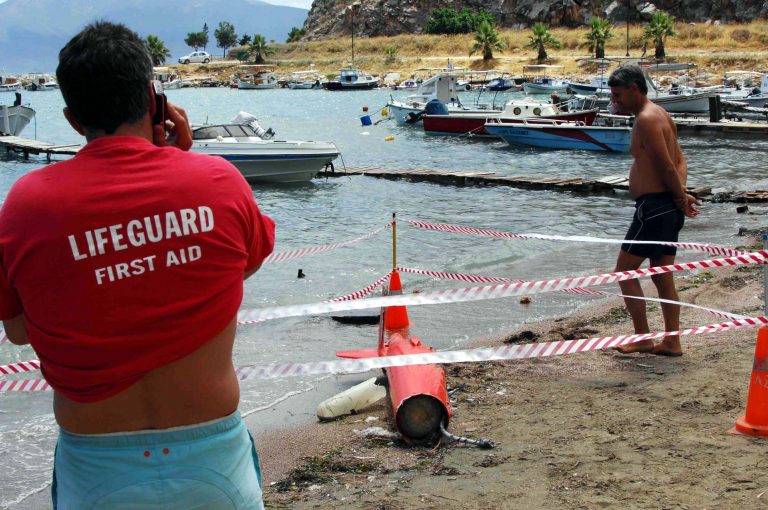 Χανιά: Ναυαγοσώστες έσωσαν από βέβαιο πνιγμό δύο άτομα! | Newsit.gr Χανιά: Ναυαγοσώστες έσωσαν από βέβαιο πνιγμό δύο άτομα! | Newsit.gr