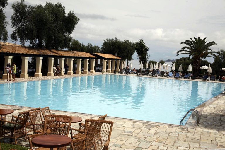 Ηλεία: 18χρονος πέθανε αβοήθητος σε πισίνα ξενοδοχείου | Newsit.gr Ηλεία: 18χρονος πέθανε αβοήθητος σε πισίνα ξενοδοχείου | Newsit.gr