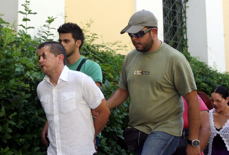 Πως πήγαν να περάσουν κινητό σε κατηγορούμενο για την απαγωγή Παναγόπουλου μέσα στο δικαστήριο! | Newsit.gr Πως πήγαν να περάσουν κινητό σε κατηγορούμενο για την απαγωγή Παναγόπουλου μέσα στο δικαστήριο! | Newsit.gr