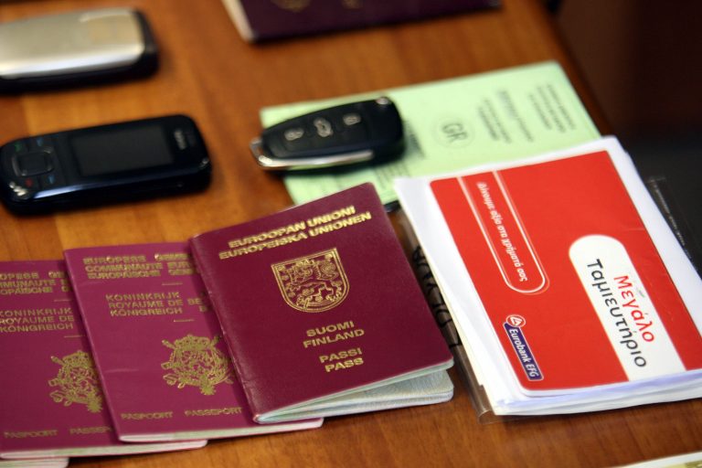 ΑχαΪα: Έκλεψαν διαβατήρια από την αστυνομία! | Newsit.gr ΑχαΪα: Έκλεψαν διαβατήρια από την αστυνομία! | Newsit.gr