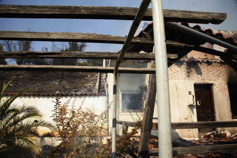 Έκαψαν 2 σπίτια του Φώτη Μπόμπολα | Newsit.gr Έκαψαν 2 σπίτια του Φώτη Μπόμπολα | Newsit.gr