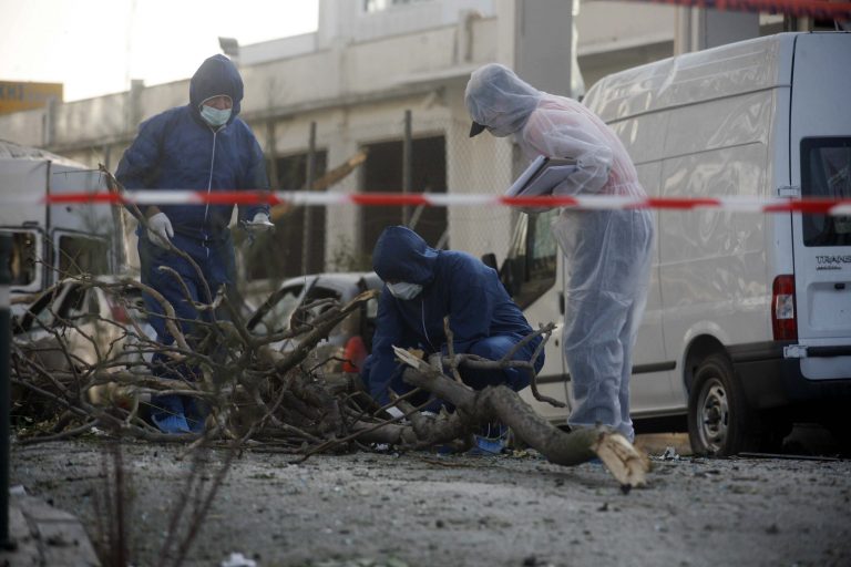 Θεσσαλονίκη: Ανατίναξαν το αυτοκίνητο του Αλβανού προξενου! | Newsit.gr Θεσσαλονίκη: Ανατίναξαν το αυτοκίνητο του Αλβανού προξενου! | Newsit.gr