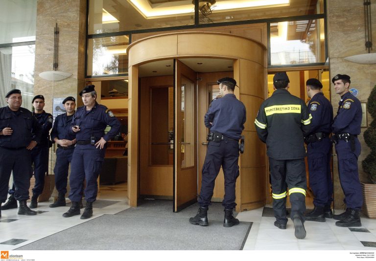 Αχαϊα: Η σφαίρα πέρασε ξυστά από το κεφάλι γνωστού επιχειρηματία! | Newsit.gr Αχαϊα: Η σφαίρα πέρασε ξυστά από το κεφάλι γνωστού επιχειρηματία! | Newsit.gr