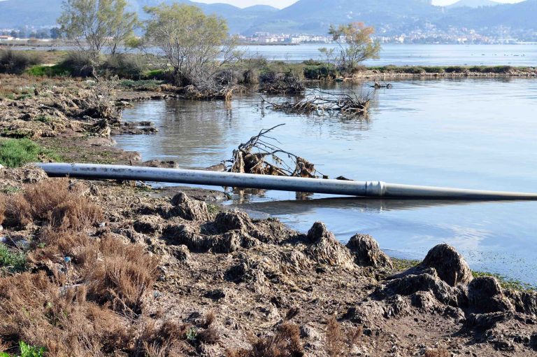 Αστικά λύματα στη θάλασσα στον Πάνορμο | Newsit.gr Αστικά λύματα στη θάλασσα στον Πάνορμο | Newsit.gr