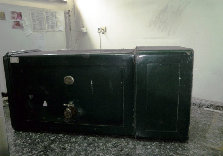 Κορινθία: Άνοιξε το χρηματοκιβώτιο με το πιστόλι στον κρόταφο! | Newsit.gr Κορινθία: Άνοιξε το χρηματοκιβώτιο με το πιστόλι στον κρόταφο! | Newsit.gr