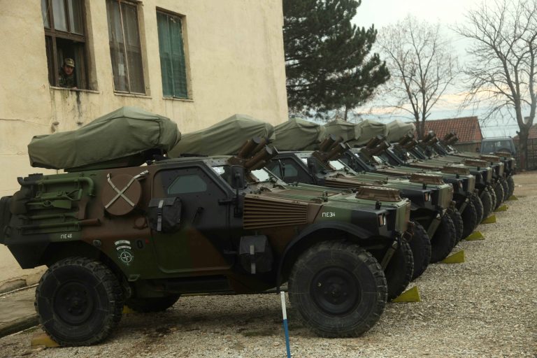 Αχαϊα: Μεταμεσονύκτιος πανικός σε στρατόπεδο – Η περίπολος έπιασε κλέφτες! | Newsit.gr Αχαϊα: Μεταμεσονύκτιος πανικός σε στρατόπεδο – Η περίπολος έπιασε κλέφτες! | Newsit.gr