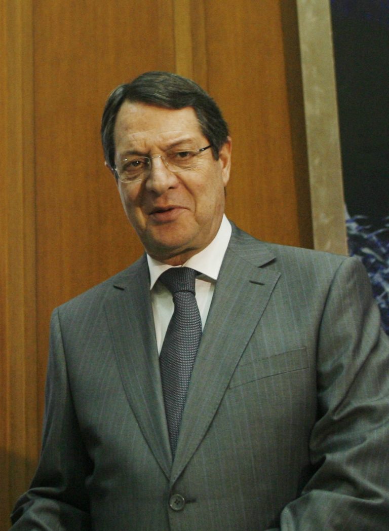 Ποιός αρχηγός κόμματος τραγούδησε Στράτο Διονυσίου; | Newsit.gr Ποιός αρχηγός κόμματος τραγούδησε Στράτο Διονυσίου; | Newsit.gr