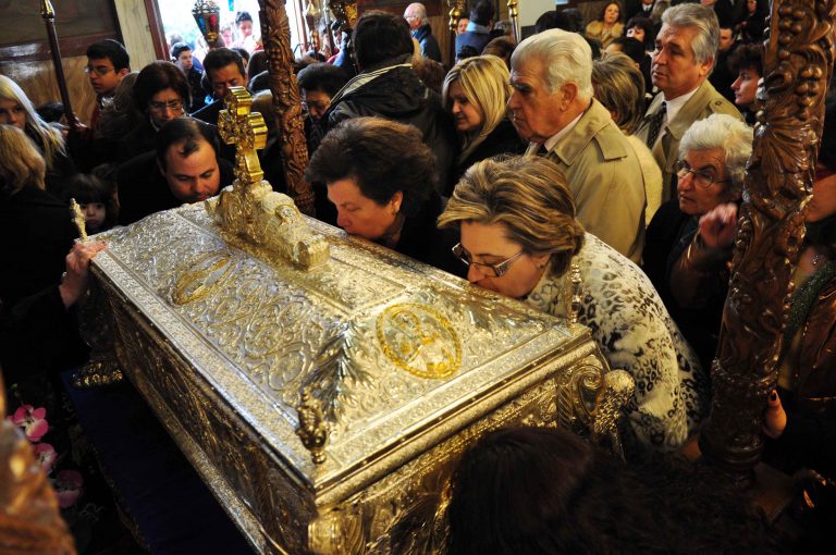 Δράμα: Κλέφτες χωρίς ιερό και όσιο – Βούτηξαν λείψανα 3 Αγίων! | Newsit.gr Δράμα: Κλέφτες χωρίς ιερό και όσιο – Βούτηξαν λείψανα 3 Αγίων! | Newsit.gr