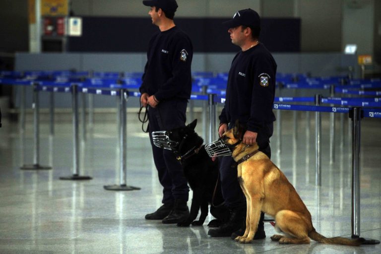 Αχαϊα: Λαθρομετανάστες με πλαστά διαβατήρια στο αεροδρόμιο Αράξου! | Newsit.gr Αχαϊα: Λαθρομετανάστες με πλαστά διαβατήρια στο αεροδρόμιο Αράξου! | Newsit.gr