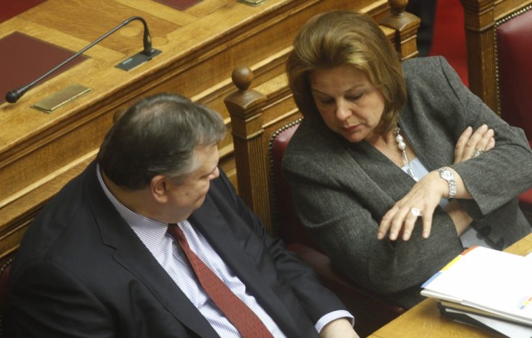 Καταψήφισε το άρθρο 37 η Λούκα Κατσέλη – Διεγράφη από την Κ.Ο του ΠΑΣΟΚ | Newsit.gr Καταψήφισε το άρθρο 37 η Λούκα Κατσέλη – Διεγράφη από την Κ.Ο του ΠΑΣΟΚ | Newsit.gr