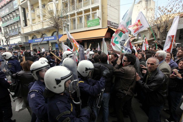 Ένταση μεταξύ πολιτών στην παρέλαση του Ρεθύμνου | Newsit.gr Ένταση μεταξύ πολιτών στην παρέλαση του Ρεθύμνου | Newsit.gr