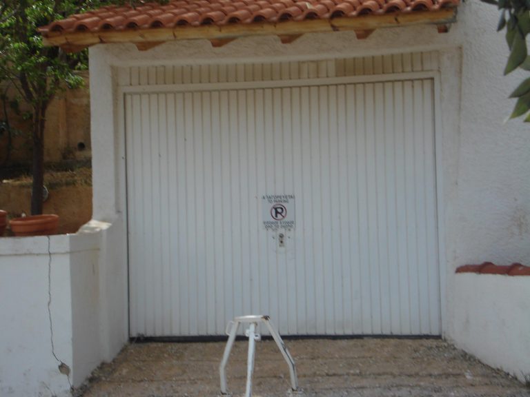 Σύρος: Τον σκότωσαν μέσα στο γκαράζ… | Newsit.gr Σύρος: Τον σκότωσαν μέσα στο γκαράζ… | Newsit.gr