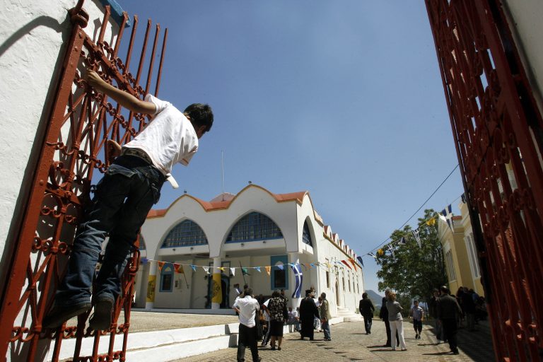 Αίγιο: Για να πάρουν δάνειο έβαλαν υποθήκη σεισμόπληκτη εκκλησία! | Newsit.gr Αίγιο: Για να πάρουν δάνειο έβαλαν υποθήκη σεισμόπληκτη εκκλησία! | Newsit.gr