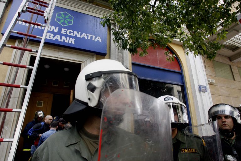 Ελεύθερος ο ένας από τους δύο κατηγορούμενους για τη Marfin | Newsit.gr Ελεύθερος ο ένας από τους δύο κατηγορούμενους για τη Marfin | Newsit.gr
