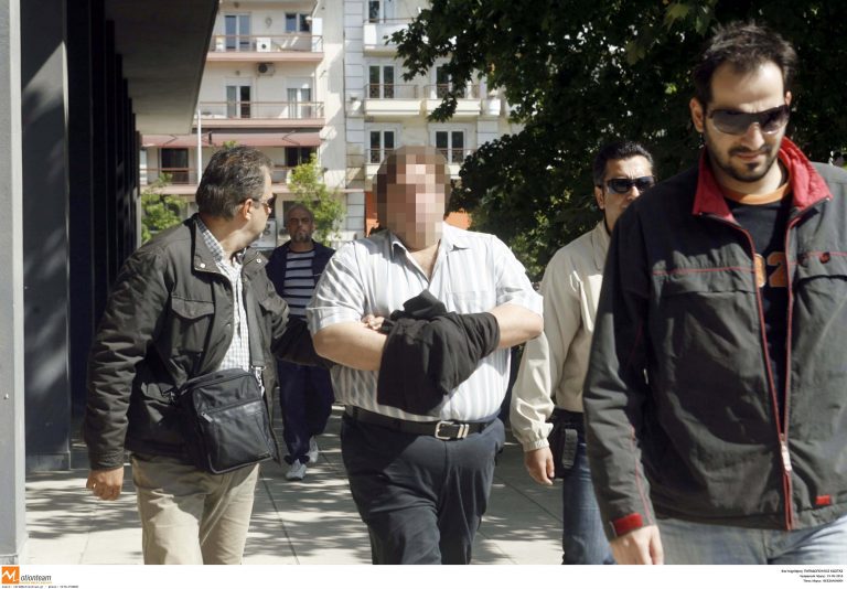 Θεσσαλονίκη: »Είναι βαρύ να σε βλέπουν σαν κλέφτη στην κοινωνία – Δεν εμπλέκομαι στην υπόθεση υπεξαίρεσης»! | Newsit.gr Θεσσαλονίκη: »Είναι βαρύ να σε βλέπουν σαν κλέφτη στην κοινωνία – Δεν εμπλέκομαι στην υπόθεση υπεξαίρεσης»! | Newsit.gr