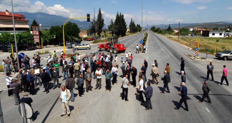 Αχαϊα: Αποκλεισμένη η εθνική οδός στο ύψος του Αιγίου | Newsit.gr Αχαϊα: Αποκλεισμένη η εθνική οδός στο ύψος του Αιγίου | Newsit.gr