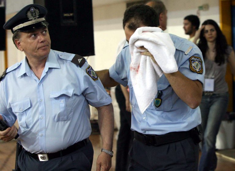 Ηράκλειο: Γκάζωσε και »πέταξε» αστυνομικό στον αέρα, για να ξεφύγει! | Newsit.gr Ηράκλειο: Γκάζωσε και »πέταξε» αστυνομικό στον αέρα, για να ξεφύγει! | Newsit.gr