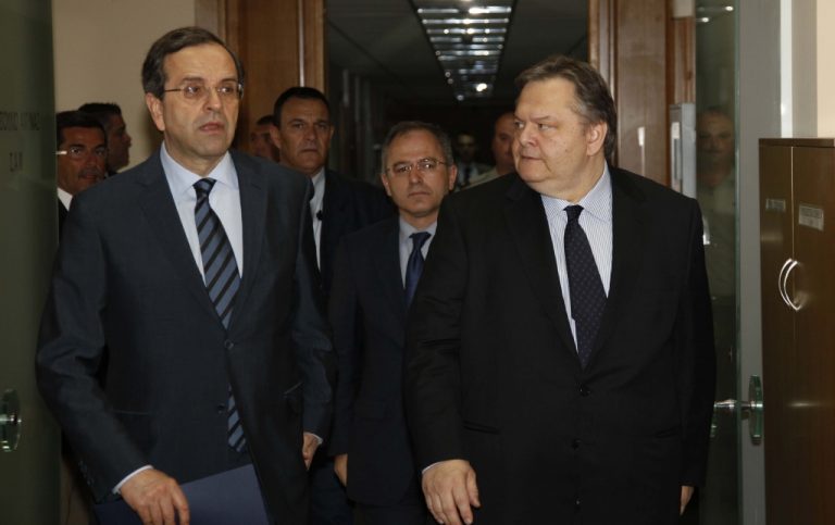 Νέο ΟΧΙ Σαμαρά στο Μεσοπρόθεσμο αν έρθει ως ένα άρθρο | Newsit.gr Νέο ΟΧΙ Σαμαρά στο Μεσοπρόθεσμο αν έρθει ως ένα άρθρο | Newsit.gr