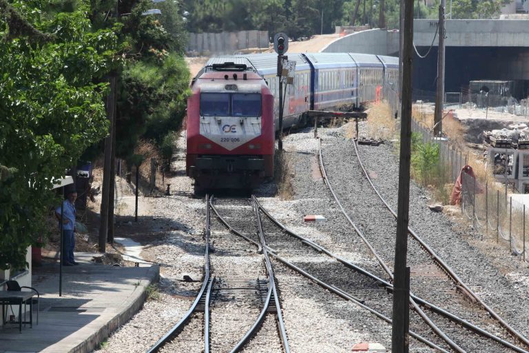 Τρίκαλα: Τραγικός θάνατος 27χρονης στις γραμμές του τρένου | Newsit.gr Τρίκαλα: Τραγικός θάνατος 27χρονης στις γραμμές του τρένου | Newsit.gr