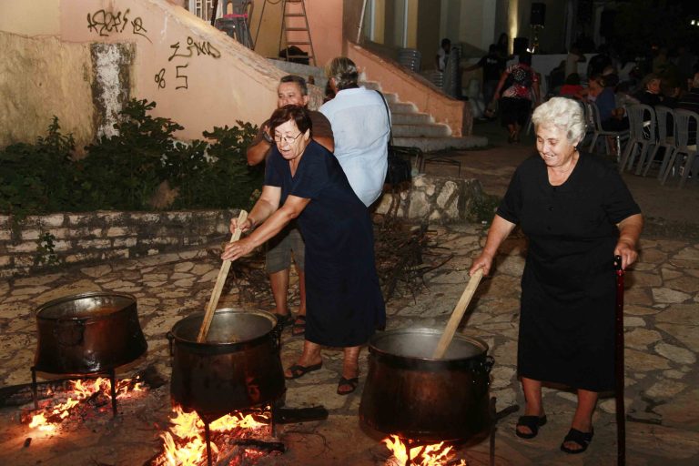 Εύβοια: Έκλεψαν τα 79 καζάνια της Παναγίας – Δείτε το βίντεο! | Newsit.gr Εύβοια: Έκλεψαν τα 79 καζάνια της Παναγίας – Δείτε το βίντεο! | Newsit.gr