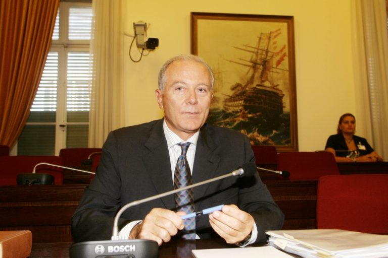 Προβόπουλος: Παίρνει πιο πολλά και από τον κεντρικό τραπεζίτη των ΗΠΑ! | Newsit.gr Προβόπουλος: Παίρνει πιο πολλά και από τον κεντρικό τραπεζίτη των ΗΠΑ! | Newsit.gr