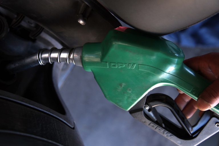 Κρήτη: »Σκαρφάλωσε» και πάλι πάνω από τα 2€, η απλή αμόλυβδη! | Newsit.gr Κρήτη: »Σκαρφάλωσε» και πάλι πάνω από τα 2€, η απλή αμόλυβδη! | Newsit.gr
