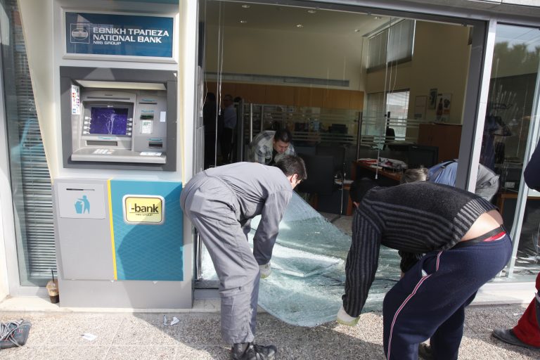 Aχαϊα: Χειροπέδες στους ληστές της Εθνικής | Newsit.gr Aχαϊα: Χειροπέδες στους ληστές της Εθνικής | Newsit.gr