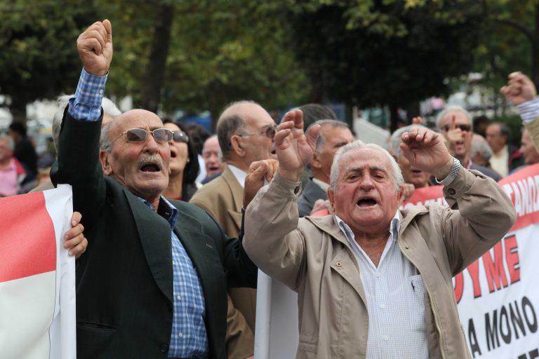 Ρέθυμνο: »Θα κάνουμε απεργία πείνας και κατάληψη στο ΙΚΑ»! | Newsit.gr Ρέθυμνο: »Θα κάνουμε απεργία πείνας και κατάληψη στο ΙΚΑ»! | Newsit.gr