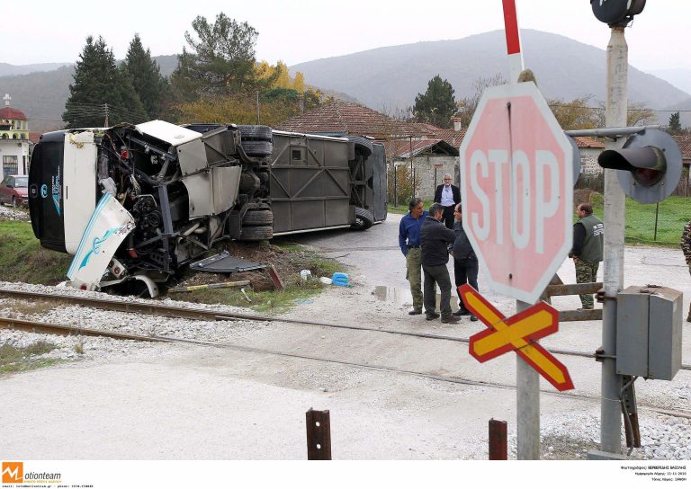 Σύγκρουση αμαξοστοιχίας της ΤΡΑΙΝΟΣΕ με νταλίκα στη Λάρισα | Newsit.gr Σύγκρουση αμαξοστοιχίας της ΤΡΑΙΝΟΣΕ με νταλίκα στη Λάρισα | Newsit.gr