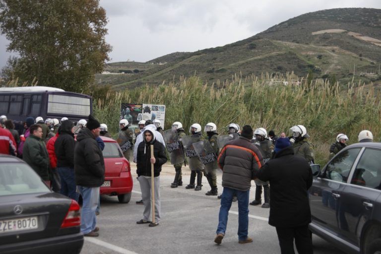 «Πόλεμος» κάθε μέρα στην Κερατέα- Επεισόδια και σήμερα μεταξύ κατοίκων και ΜΑΤ | Newsit.gr «Πόλεμος» κάθε μέρα στην Κερατέα- Επεισόδια και σήμερα μεταξύ κατοίκων και ΜΑΤ | Newsit.gr